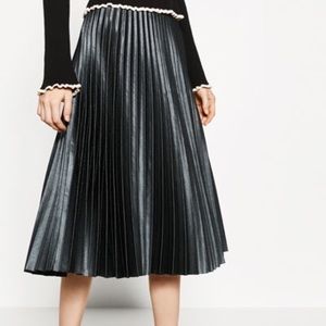 🆕Zara Pleated skirt